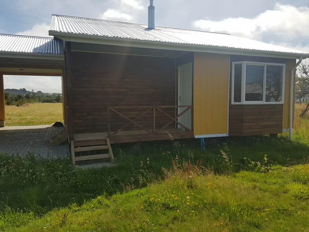 Casa de subsidio rural DS10 con corredor y estacionamiento cubierto